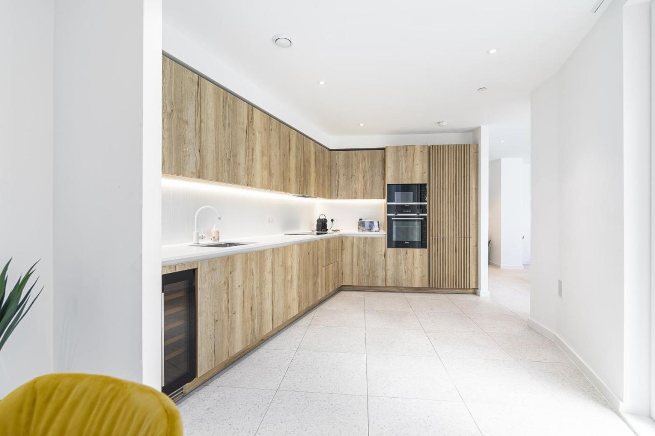 Luxury Spacious Flat With Communal Gardens And Parking 런던 외부 사진