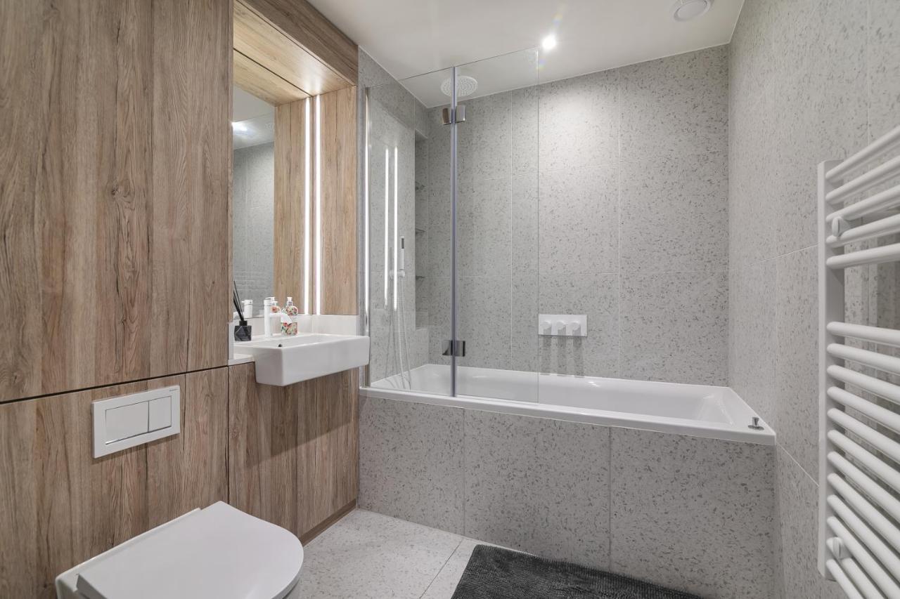 Luxury Spacious Flat With Communal Gardens And Parking 런던 외부 사진