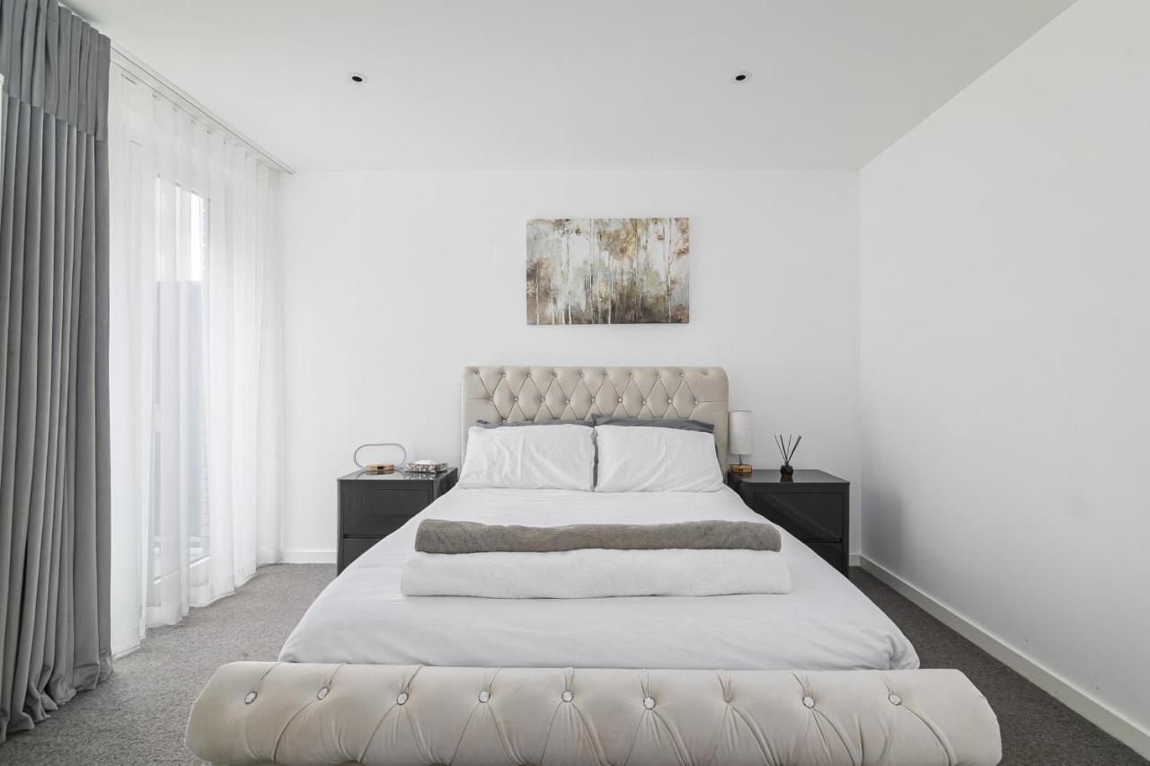 Luxury Spacious Flat With Communal Gardens And Parking 런던 외부 사진