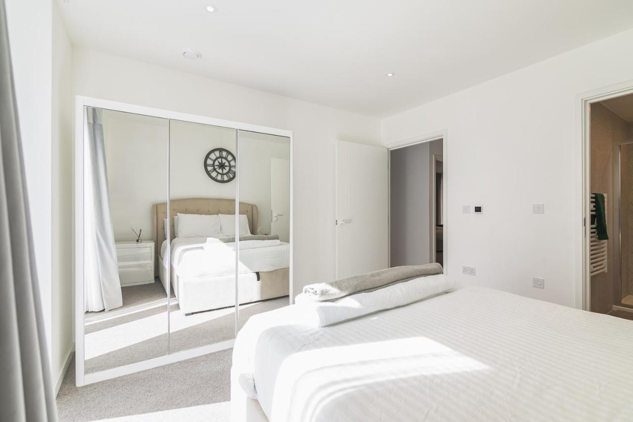 Luxury Spacious Flat With Communal Gardens And Parking 런던 외부 사진