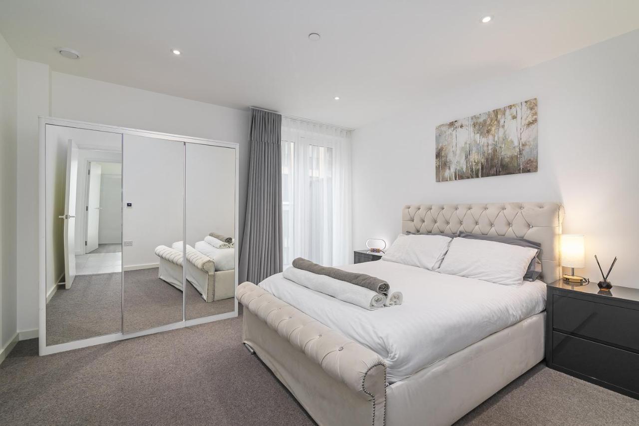 Luxury Spacious Flat With Communal Gardens And Parking 런던 외부 사진